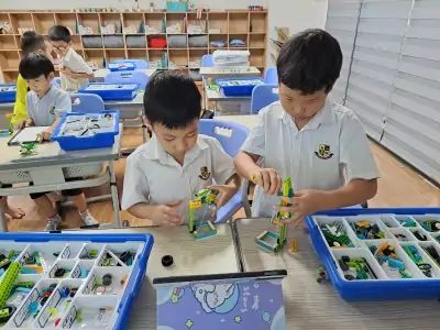 Phong Trào Học Tập Robotics Sôi Nổi