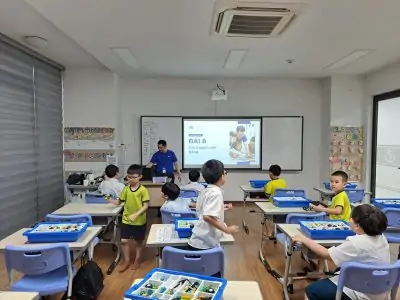 Phong Trào Học Tập Robotics Sôi Nổi