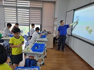 Phong Trào Học Tập Robotics Sôi Nổi